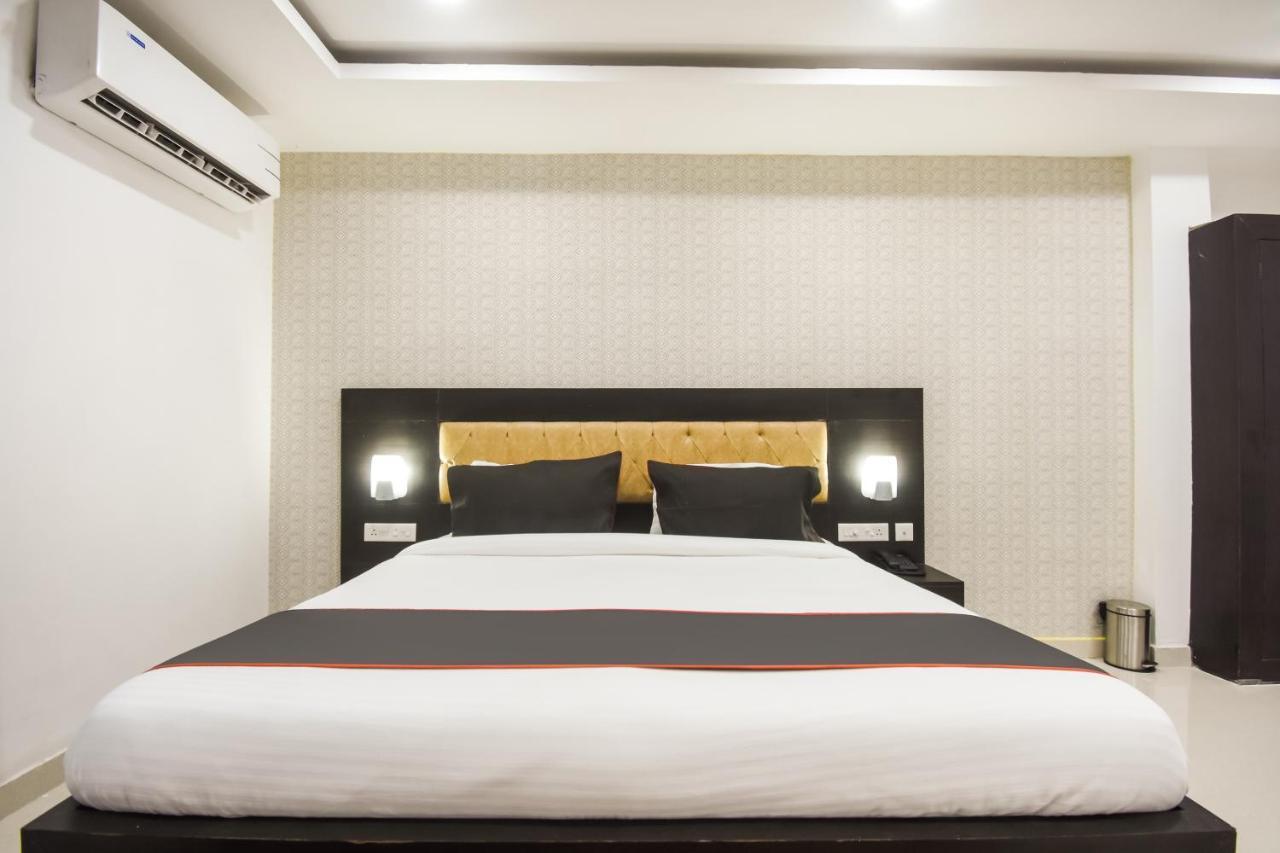Collection O Red Velvet Premium Hotel Balianta Екстериор снимка