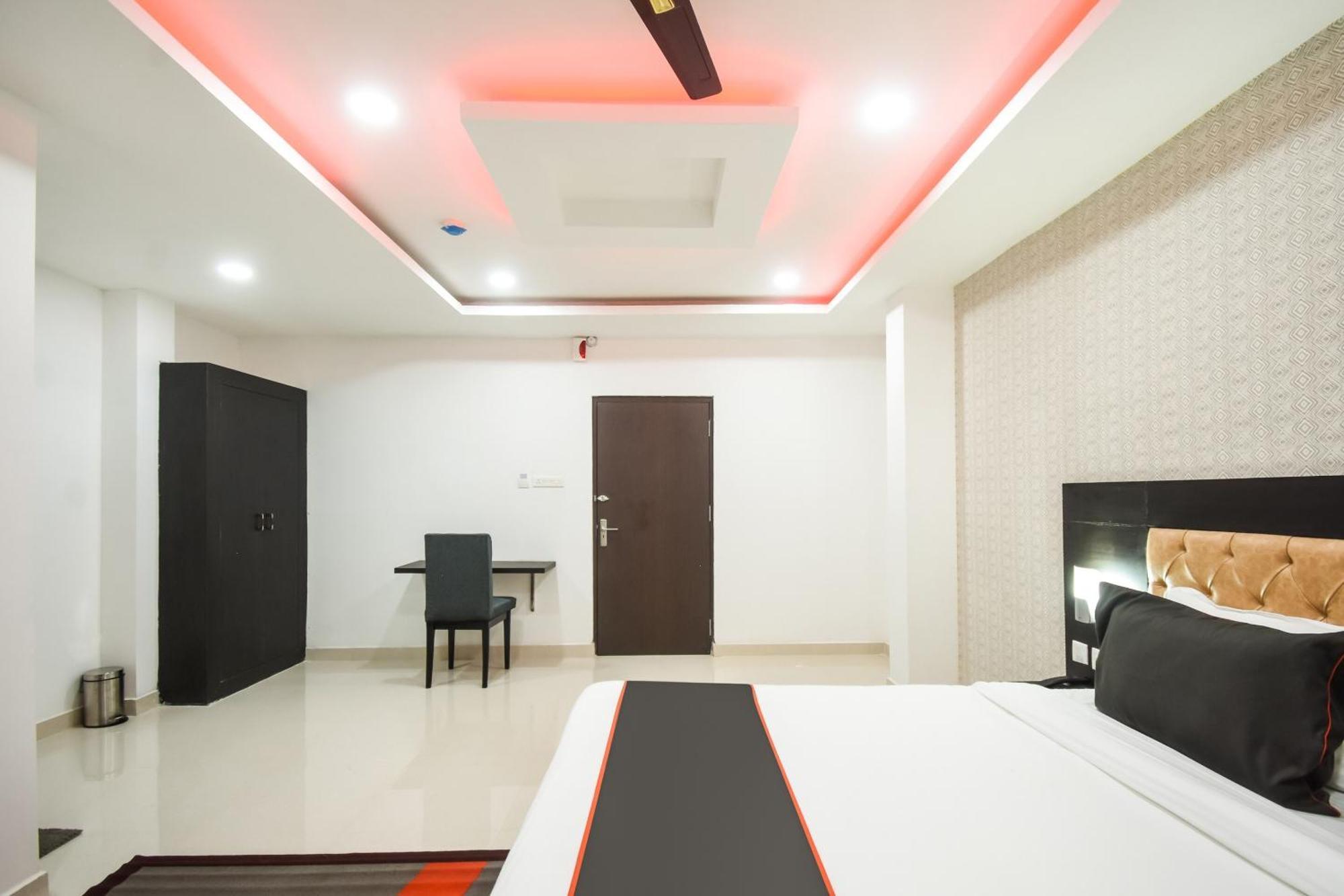 Collection O Red Velvet Premium Hotel Balianta Екстериор снимка
