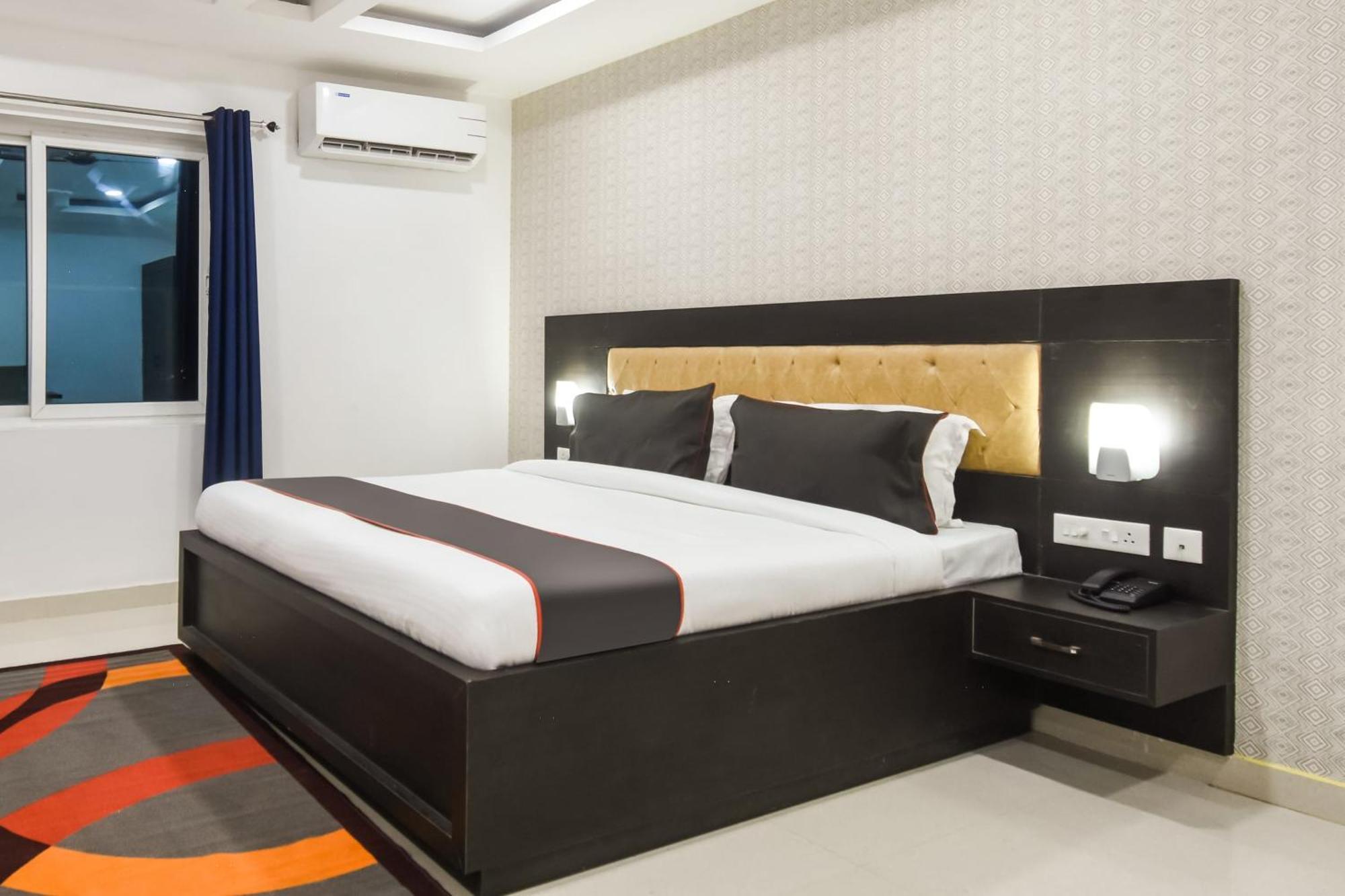 Collection O Red Velvet Premium Hotel Balianta Екстериор снимка
