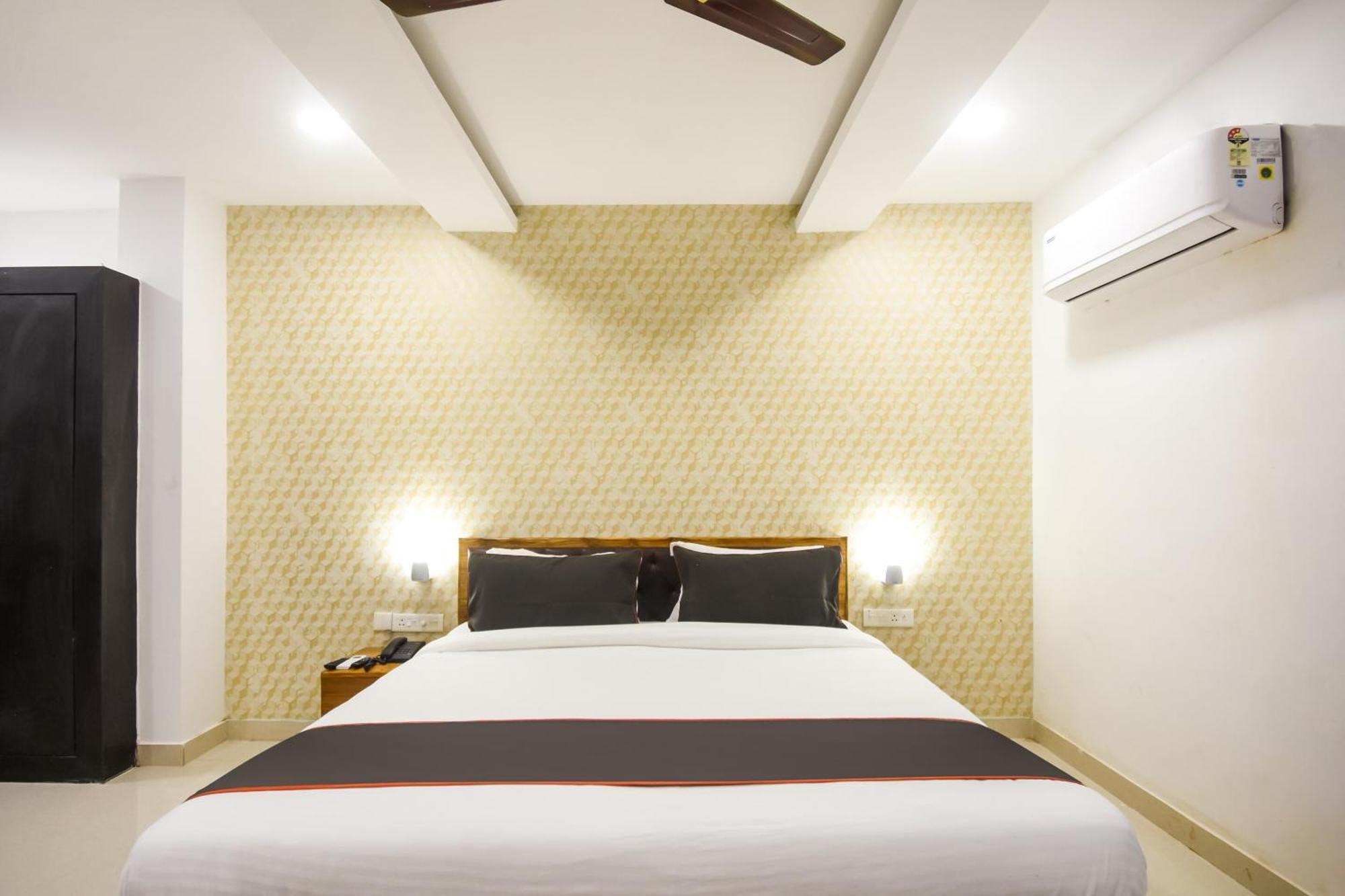 Collection O Red Velvet Premium Hotel Balianta Екстериор снимка